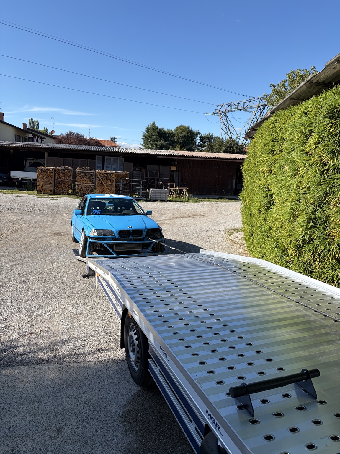 Auto da drift e pianale del carroattrezzi MGR Noleggi