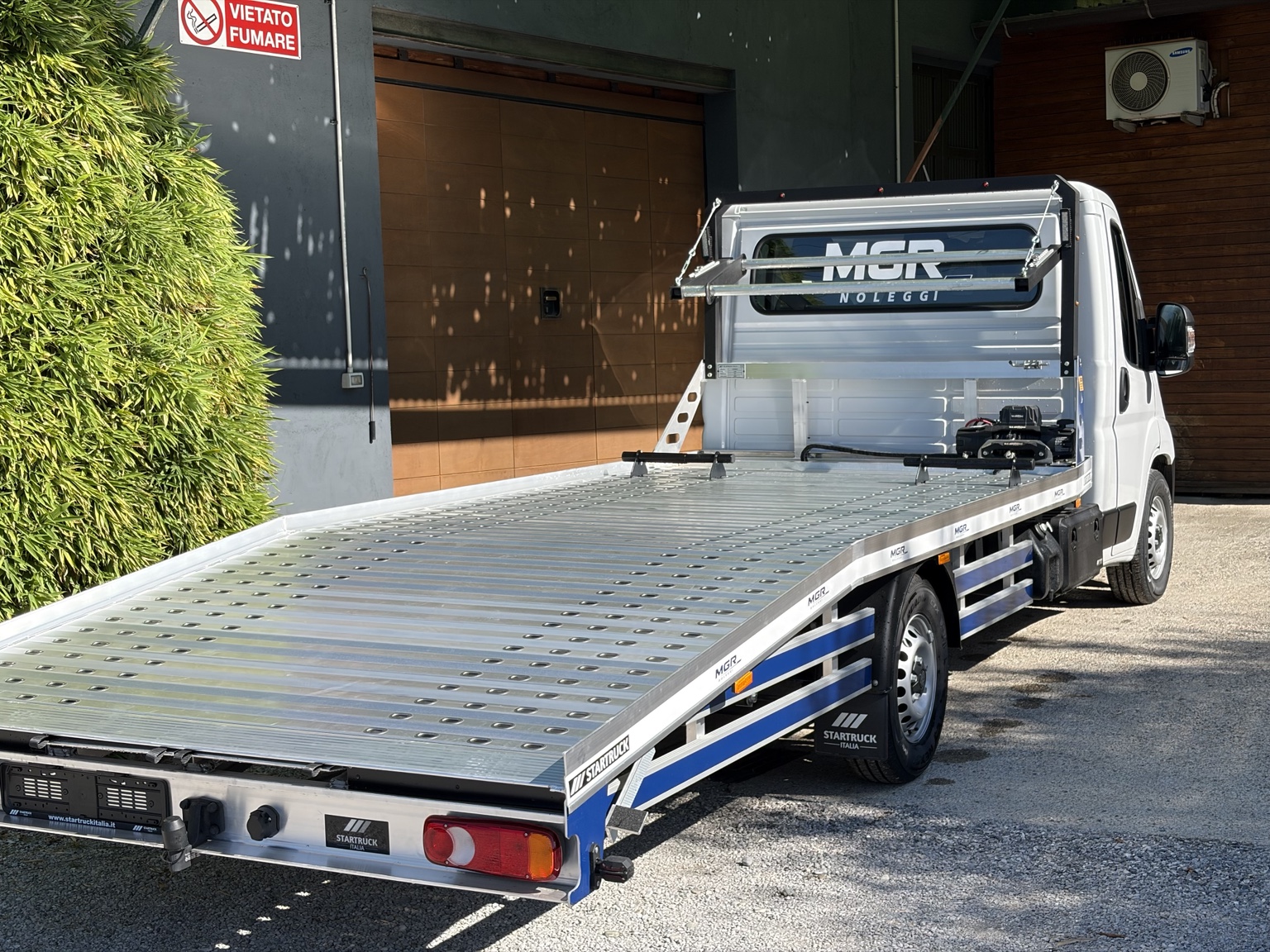 Carroattrezzi reale MGR Noleggi